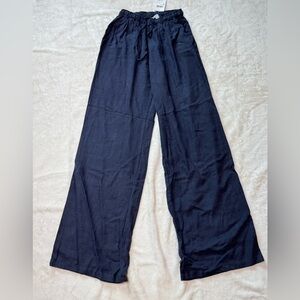 Subdued Size 4 (tall) navy blue casual pants. NEW with tags! Front pockets.